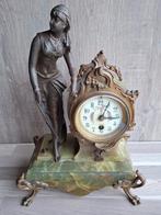 Pendule ancienne avec statue féminine – onyx & régule, Antiquités & Art