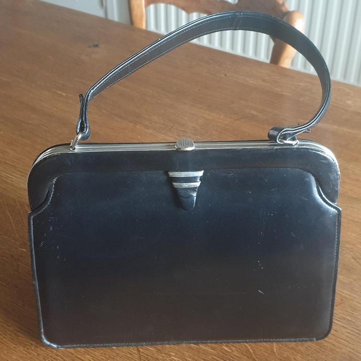 Vintage handtas in zwart leder, Handtassen en Accessoires, Tassen | Damestassen, Gebruikt, Handtas, Zwart, Ophalen of Verzenden