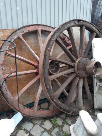 2 oude karwielen beschikbaar voor biedingen