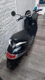 Hallo, ik verkoop mijn scootermerk GRACE 50cc, Fietsen en Brommers, Scooters | Overige merken, Ophalen, Zo goed als nieuw