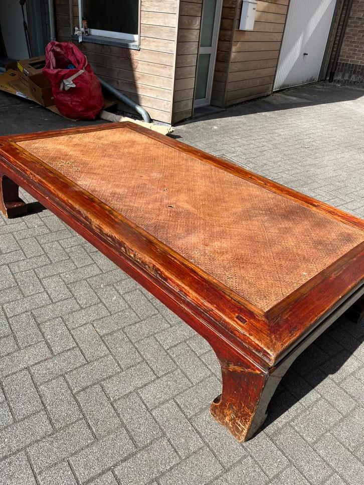 ANTIEK HOUTEN OPIUMBED TAFEL SALONTAFEL ROTAN GROOT, Antiek en Kunst, Antiek | Meubels | Tafels, Ophalen