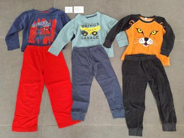 Pyjama's maat 98-104 beschikbaar voor biedingen