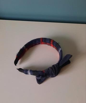 (GRATIS) diadeem met strik  beschikbaar voor biedingen
