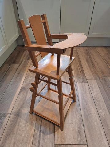 Poppenstoeltje in hout beschikbaar voor biedingen