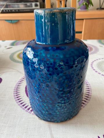 Vase en céramique style bouteille beschikbaar voor biedingen