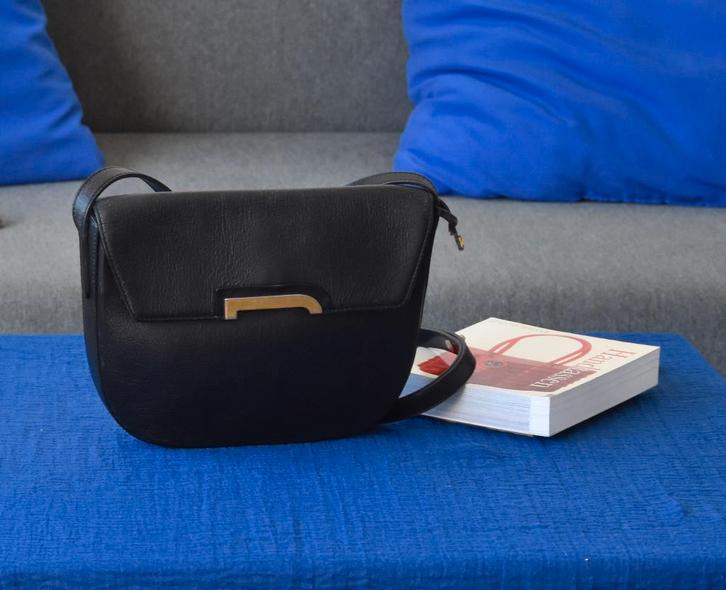 Delvaux Deluré in zwart leder - crossbody, Handtassen en Accessoires, Tassen | Damestassen, Gebruikt, Schoudertasje, Zwart, Ophalen of Verzenden