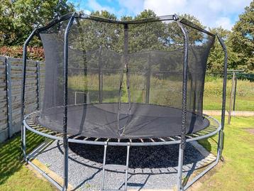 Grote trampoline 