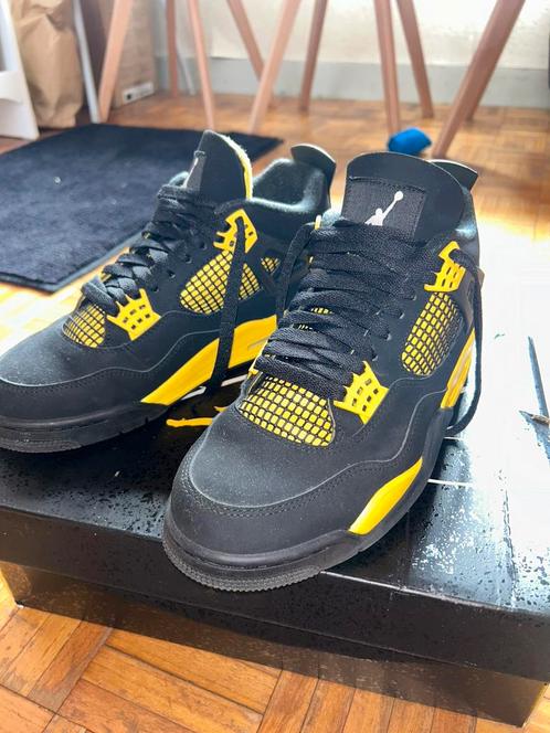 Jordan 4 retro thunder, Kleding | Heren, Schoenen, Gedragen, Sneakers, Zwart, Ophalen of Verzenden
