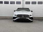 Mercedes-Benz A-Klasse 180 Hatchback AMG LINE | Panoramisch, Auto's, Mercedes-Benz, Stof, Gebruikt, 4 cilinders, 136 pk