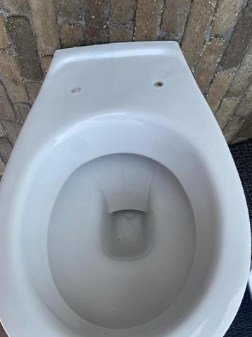 ophangtoilet beschikbaar voor biedingen