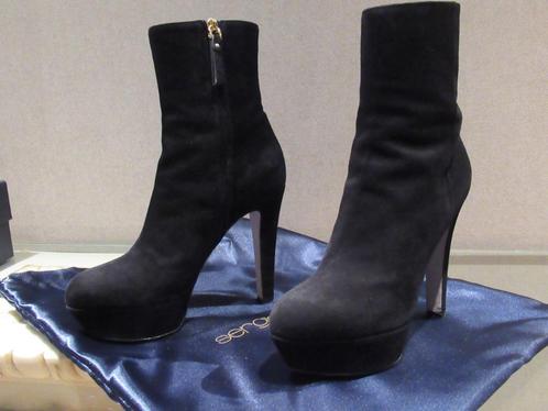 Sergio Rossi zwarte suède platform laarzen, mt 37, Kleding | Dames, Schoenen, Zo goed als nieuw, Lage of Enkellaarzen, Zwart, Verzenden