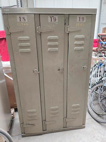 Lockerkast archiefkast vintage retro 3 deurs met draaislot beschikbaar voor biedingen