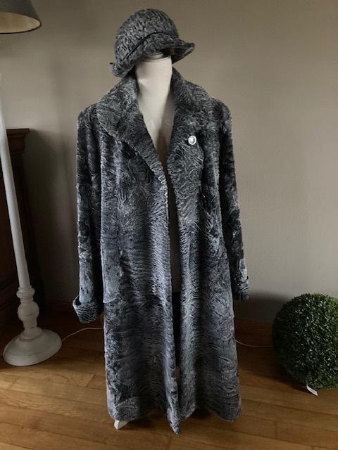 prachtige vintage astrakan bontjas, Kleding | Dames, Jassen | Winter, Zo goed als nieuw, Maat 42/44 (L), Grijs, Ophalen