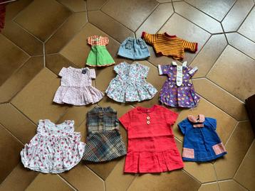 Oude poppenkleertjes / poppen jurken  beschikbaar voor biedingen