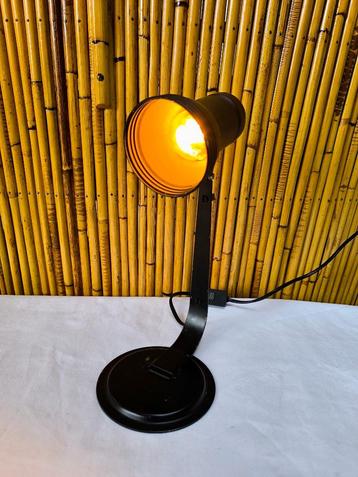 Vintage bedlamp/bureaulamp uit 1980 in bruin en zwart metaal beschikbaar voor biedingen