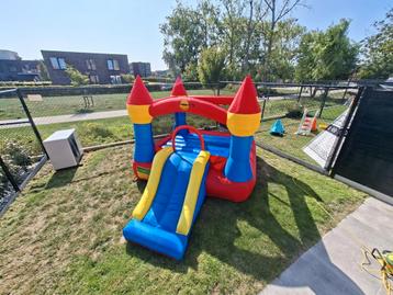 Happy hop springkasteel beschikbaar voor biedingen
