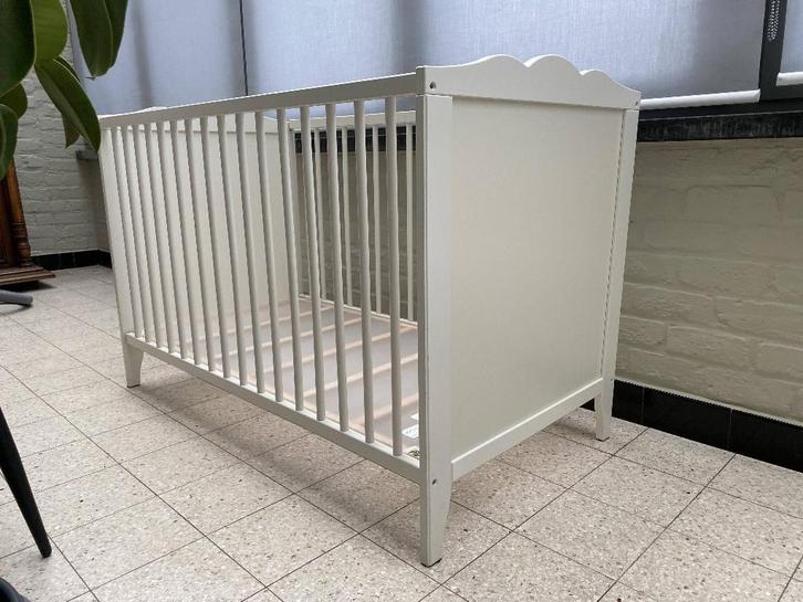 Babybedje + matras, Kinderen en Baby's, Kinderkamer | Bedden, Gebruikt, Minder dan 140 cm, Minder dan 70 cm, Matras, Ophalen