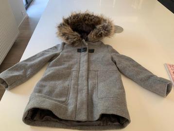 Grijze winterjas maat 122 / 7 jaar beschikbaar voor biedingen
