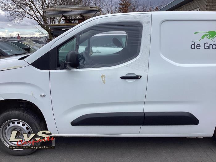 Portier 2Deurs links van een Toyota Pro-Ace City (EWP), Auto-onderdelen, Carrosserie, Deur, Toyota, Gebruikt, 3 maanden garantie