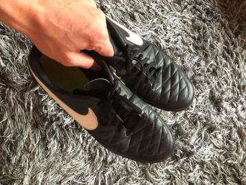 Chaussures Nike football taille 46 - terrains synthétiques 