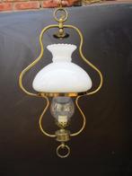 luster met glazen melkkap en olielamp kapje , vintage, Ophalen of Verzenden