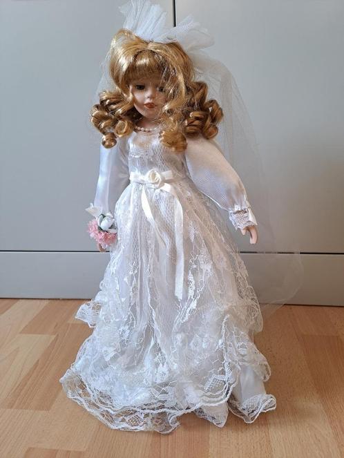 Grande poupée à la robe de mariée, Verzamelen, Poppen, Nieuw, Pop, Ophalen of Verzenden