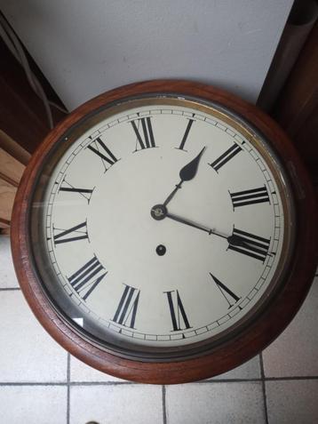 Belle horloge de réfectoire ancienne avec clé. Bon état, Enlèvement