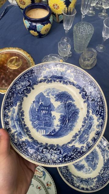 Lot de 4 assiettes d’antiquités anciennes “Castillo”, Enlèvement