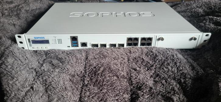 Sophos XGS 3300 Firewall | 2021 | Zo goed als nieuw | 10G SF, Computers en Software, Routers en Modems, Zo goed als nieuw, Router met modem