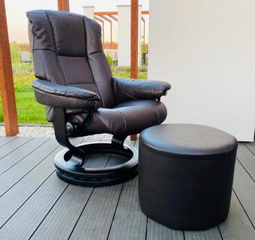 Schitterende Stressless Mayfair & poef beschikbaar voor biedingen