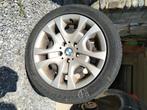 Pneus hiver avec jantes et enjoliveurs BMW X1 de 2013, Autos : Pièces & Accessoires, Pneus hiver, Véhicule de tourisme, Enlèvement