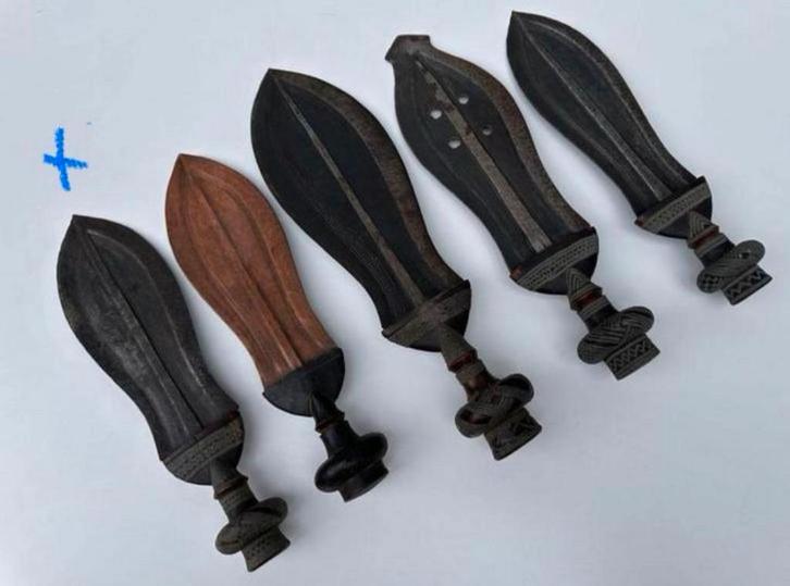 Épée de statut Kuba Ikula 1900 coll. Anthropologue, Antiquités & Art, Art | Art non-occidental, Envoi