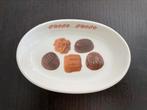Klein schaaltjes met pralines op, Ophalen of Verzenden, Zo goed als nieuw, Overige stijlen, Schaal of Schalen