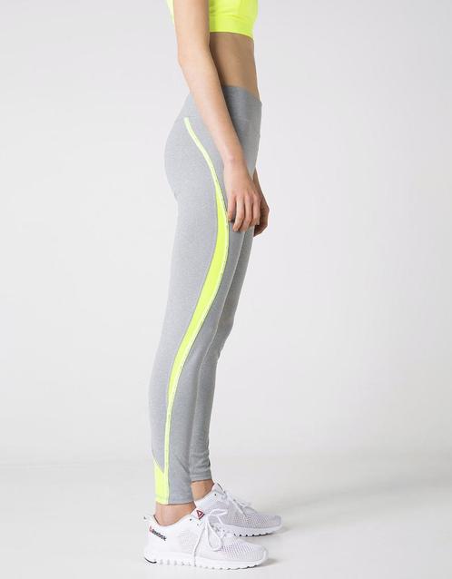 Grijze sportbroek van Bershka - Maat medium, Kleding | Dames, Sportkleding, Geel, Ophalen of Verzenden