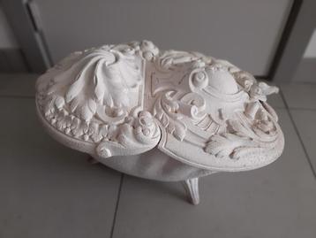 Gietijzeren decoratieve en multifunctionele bak beschikbaar voor biedingen