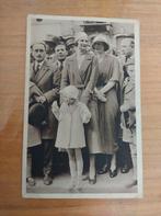 Carte postale la reine Astrid au milieu de la foule, Enlèvement ou Envoi