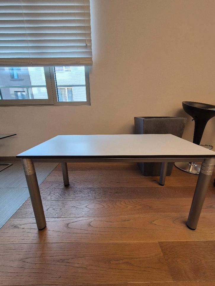 2 Mewaf allround smalle bureautafeltjes, Huis en Inrichting, Bureaus, Zo goed als nieuw, Bureau, Ophalen