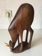 Houten beeld van een hert / ree, Antiek en Kunst, Ophalen of Verzenden