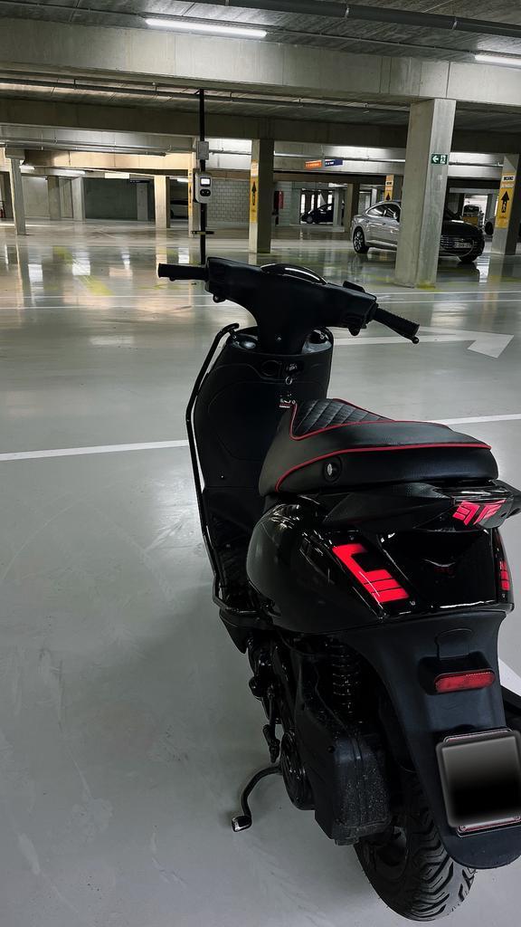 Zip 50cc 4t klasse b, Fietsen en Brommers, Scooters | Piaggio, Zo goed als nieuw, Zip, Ophalen