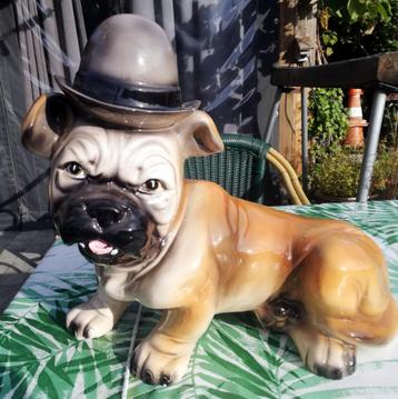 Beeld Bulldog beschikbaar voor biedingen