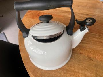 Le creuset fluitketel 2,1 li creme wit beschikbaar voor biedingen