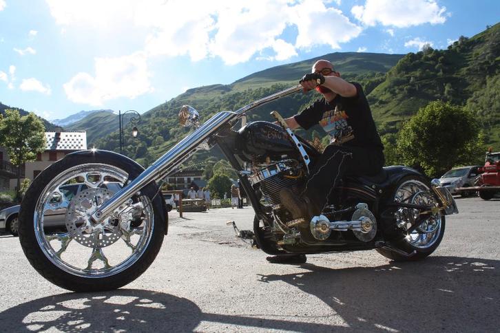 Showbike Harley 1450, Motos, Motos | Harley-Davidson, Particulier, Chopper, plus de 35 kW, 2 cylindres, Permis Moto A2 minimum