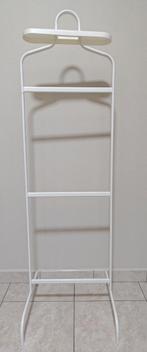 Porte vêtements à donner, Enlèvement