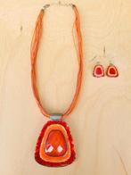 Collier, pendentif orange et boucles d'oreilles assorties..., Bijoux, Sacs & Beauté, Colliers, Comme neuf, Enlèvement ou Envoi