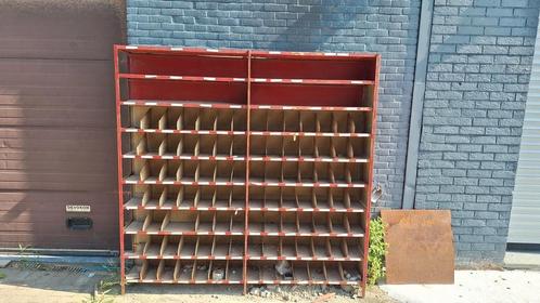 Metalen rek  met 108 kleine en 4 grote vakjes, Doe-het-zelf en Bouw, Gereedschapskisten, Gebruikt, Ophalen
