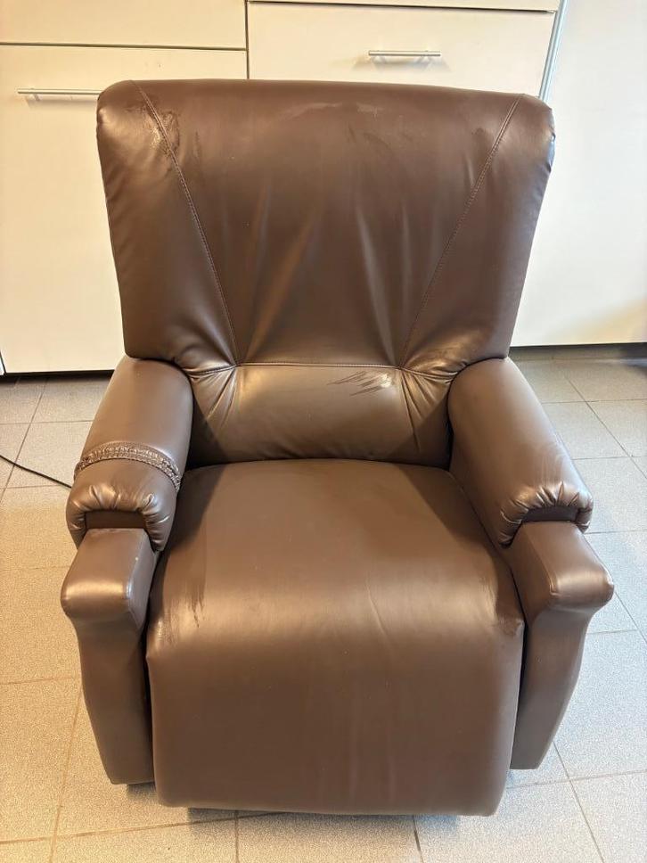 Relaxzetel - Medilax - met opstahulp, Huis en Inrichting, Fauteuils, Gebruikt, Leer, 75 tot 100 cm, 75 tot 100 cm, Ophalen