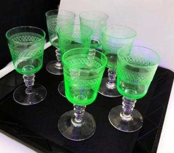 Gekleurde glazen  beschikbaar voor biedingen