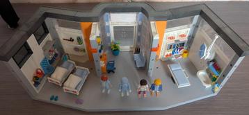 Playmobil 70191 uitgeruste kliniek beschikbaar voor biedingen