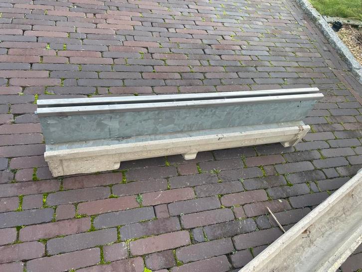 lijngoot inox nieuwe 8,5 meter beschikbaar 100€ per meter, Doe-het-zelf en Bouw, Buizen en Afvoer, Zo goed als nieuw, Afvoer, Inox