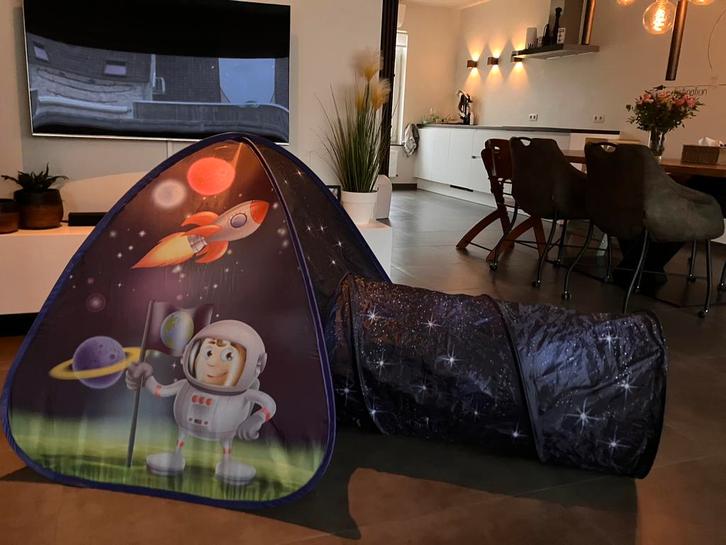 Speeltent ruimte met tunnel ook bruikbaar als ballenbad, Kinderen en Baby's, Speelgoed | Speeltenten, Zo goed als nieuw, Ophalen